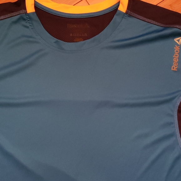 REEBOK- blue tee - Picture 5 of 9